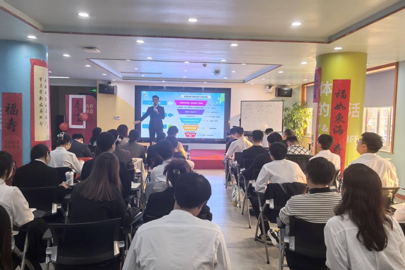 你是否在为参加总裁班的高学费感到犹豫不决？今天，我们就来聊聊这个问题。